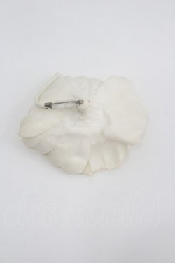 画像2: PINK HOUSE / パール使いフラワーコサージュ  白 I-26-04-08-107-LO-ZA-TE-ZI