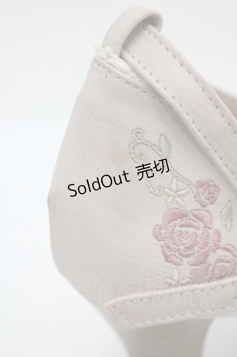 画像4: axes femme / 薔薇刺繍パンプス L ピンクベージュ I-26-04-08-133-AX-SH-TE-ZI (4)