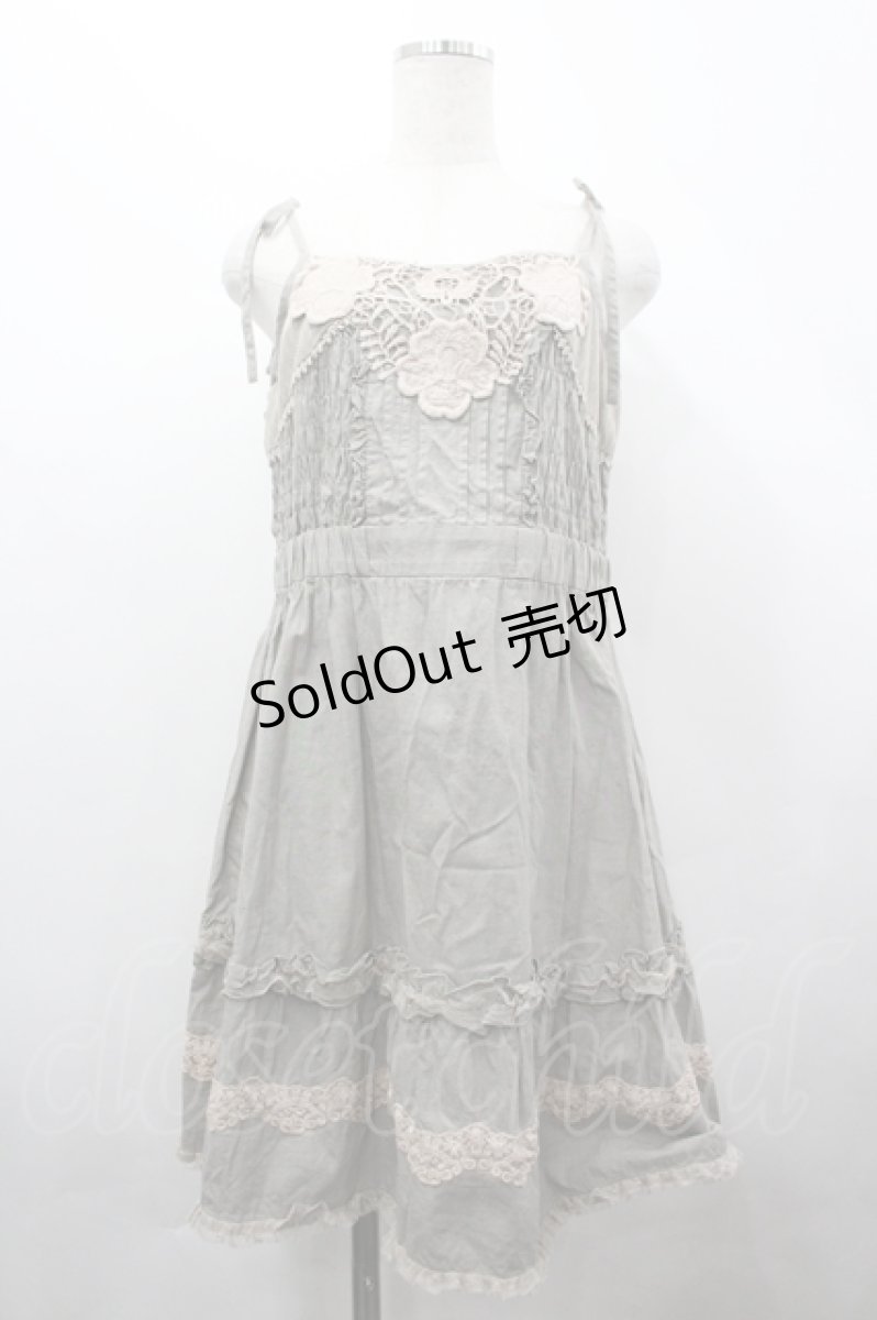 画像1: axes femme / レースフリルキャミワンピース  カーキＸベージュ I-26-04-10-059-AX-OP-SA-ZI (1)