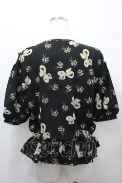 画像2: KANEKO ISAO / ブローチ&鈴蘭ブーケ半袖ブラウス  黒 I-26-04-12-005-EL-BL-SA-ZI