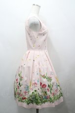 画像4: Emily Temple cute / お花畑プリントリボンベルト付ノースリーブワンピース  ピンク I-26-04-12-049-ET-OP-TE-ZI (4)