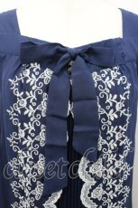 画像5: axes femme / スカラップ刺繍シフォンプリーツワンピース M 紺 I-26-04-19-075-AX-OP-TE-ZI (5)