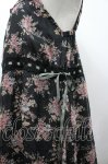画像3: axes femme / フラワーブーケシフォンプリントジャンパースカート M 黒 I-26-04-19-079-AX-OP-TE-ZI (3)