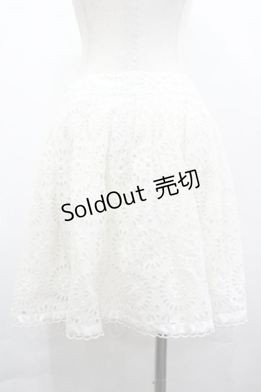 画像2: Emily Temple cute / 総レーススカート  白 I-26-04-20-094-ET-SK-SA-ZI (2)