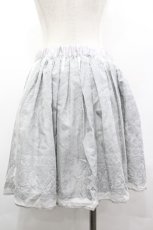 画像2: Jane Marple / レースプリントスカート  グレー I-26-04-20-096-JM-SK-SA-ZI (2)
