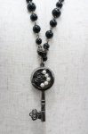 画像1: BPN / 鍵モチーフパールチェーンネックレス  黒Ｘシルバー I-26-04-22-103-GO-AC-SA-ZI (1)