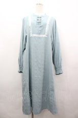 画像1: axes femme / チャイナ風装飾釦ゆったりワンピース  サックス I-26-04-26-048-AX-OP-SA-ZI (1)