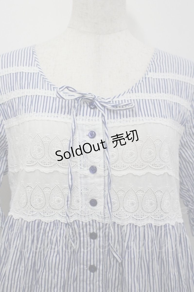 画像4: PINK HOUSE / コットンレース使いワンピース  青ストライプＸ白 I-26-04-26-074-LO-OP-SA-ZI (4)