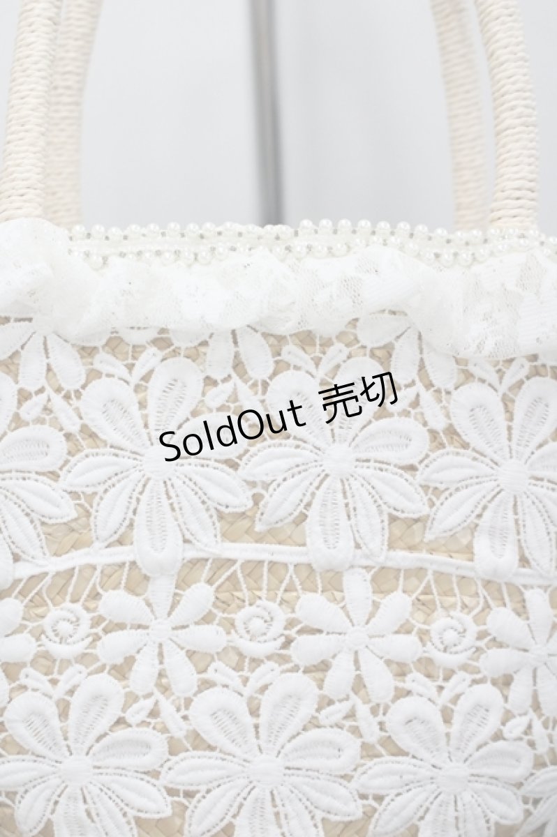 画像4: axes femme / フラワーレースストローバッグ  アイボリーＸ白 I-26-04-26-110-AX-BG-SA-ZI (4)