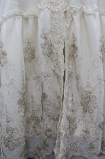 画像4: axes femme / 裾フラワー刺繍ロングカーディガン  アイボリー I-26-04-26-017-AX-TO-SA-ZI (4)