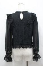 画像2: axes femme POETIQUE / 肩フリルレースブラウス  黒 I-26-04-26-018-AX-BL-SA-ZI (2)
