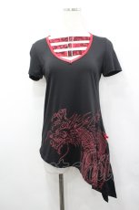 画像1: Qutie Frash / ドラゴンプリント胸元ベルトチュニック  黒×赤 I-26-04-27-030-QU-TO-TE-ZI (1)