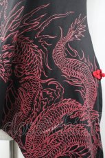 画像4: Qutie Frash / ドラゴンプリント胸元ベルトチュニック  黒×赤 I-26-04-27-030-QU-TO-TE-ZI (4)
