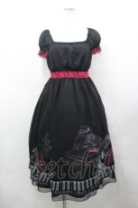 画像1: Moi-meme-Moitie / チェンバロ三重奏プリントシフォン半袖ロングOP  黒Ｘ赤 I-26-04-27-052-MO-OP-SA-ZI (1)