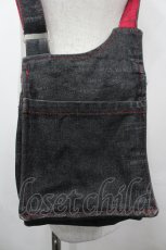 画像3: HN+nois / クロスチャームデニムショルダーバッグ  黒×赤 I-26-04-27-084-HN-BG-TE-ZI (3)