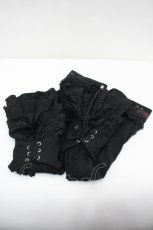 画像1: Ozz oneste / 薔薇刺繍フリルアームカバー  黒Ｘ赤 I-26-04-27-100-OO-ZA-SA-ZI (1)