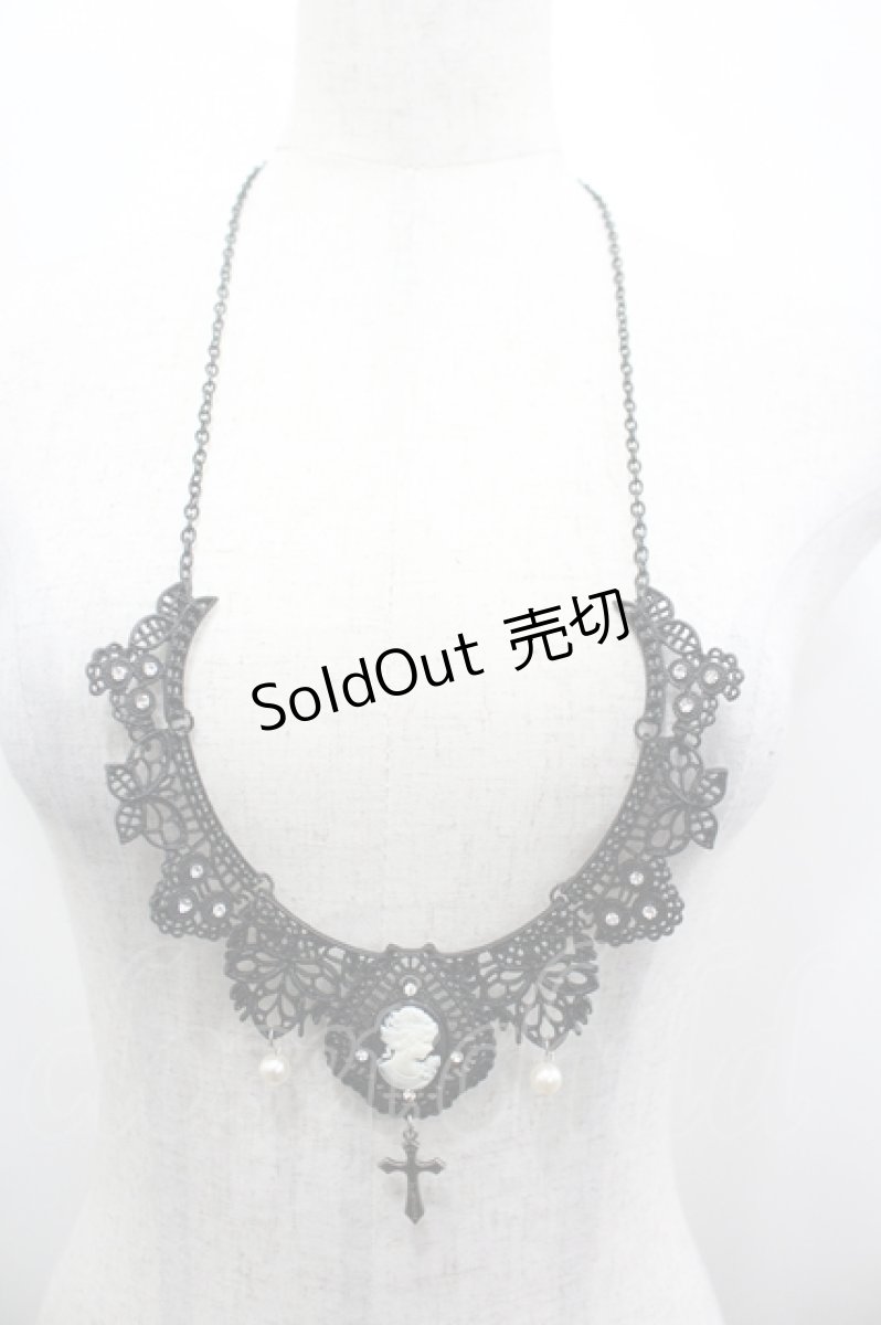 画像2: h.NAOTO / レースモチーフ&カメオネックレス  ブラック I-26-04-27-124-HN-AC-SA-ZI (2)