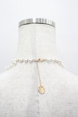 画像2: Chalmiere / カメオ風パールチョーカー  白Ｘサックス I-26-04-27-125-0-AC-SA-ZI (2)