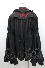 画像2: Ozz oneste / フロント刺繍&袖先段フリルジャケット  黒Ｘ赤 I-26-04-29-049-OO-JA-SA-ZI (2)