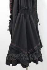 画像4: Ozz oneste / フロント刺繍&袖先段フリルジャケット  黒Ｘ赤 I-26-04-29-049-OO-JA-SA-ZI (4)