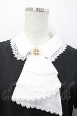 画像2: 十二月暖暖 / カメオブローチジャボ長袖ワンピース L 黒Ｘ白 I-26-04-29-060-LO-OP-SA-ZI (2)