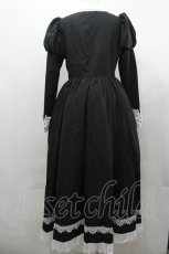 画像3: 十二月暖暖 / カメオブローチジャボ長袖ワンピース L 黒Ｘ白 I-26-04-29-060-LO-OP-SA-ZI (3)