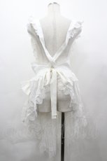 画像2: 十二月暖暖 / リボンブローチ付きエプロン  白 I-26-04-29-100-LO-OP-SA-ZI (2)