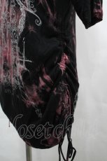 画像3: h.NAOTO / 額縁風プリント重ね着風半袖カットソー  黒Ｘ赤Ｘシルバー I-26-05-10-030-HN-TO-SA-ZI (3)