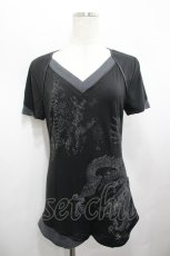 画像1: Ozz Croce / Vネック龍プリント半袖トップス  黒 I-26-05-10-054-OO-TO-SA-ZI (1)