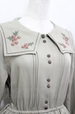 画像4: Fi.n.t / Holly刺繍ワンピース  カーキ I-26-05-10-091-CA-OP-SA-ZI (4)