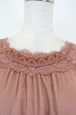 画像3: axes femme / 胸元ラメレース使いインナープルオーバー  ピンク I-26-05-12-032-AX-TO-SA-ZI (3)
