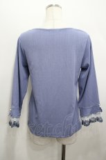 画像2: axes femme / カラー刺繍チュールレースプルオーバー F ブルー I-26-05-12-001-AX-TO-TE-ZI (2)