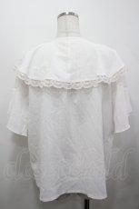 画像2: axes femme / 刺繍入ケープブラウス F オフ I-26-05-12-006-AX-BL-TE-ZI (2)