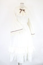 画像1: axes femme / ジャボブローチ付ロングワンピース  生成り I-26-05-14-081-AX-OP-TE-ZI (1)