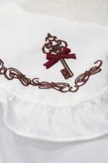 画像3: Amavel / 鍵刺繍ブラウス  白Ｘボルドー I-26-05-14-008-CA-BL-SA-ZI (3)