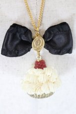 画像2: Q-pot. / “MAKE A WISH” CUPCAKE Raspberry w/Black Bow Dear ANGEL & DEVILネックレス  黒Ｘ白Ｘゴールド I-26-05-14-120-QP-AC-SA-ZI (2)