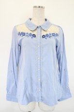 画像1: axes femme / 刺繍デザインシャツブラウス  サックス I-26-05-14-014-AX-BL-SA-ZI (1)