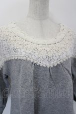 画像3: axes femme / 肩レース裏毛プルオーバー M グレー I-26-05-16-063-AX-TO-SA-ZI (3)
