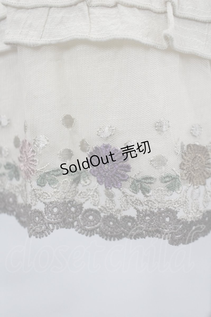 画像4: axes femme / フラワー刺繍フリルスカート  ベージュ I-26-05-16-123-AX-SK-SA-ZI (4)