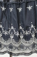 画像4: axes femme / スカラップ刺繍スカート  黒Ｘ白 I-26-05-16-140-AX-SK-SA-ZI (4)