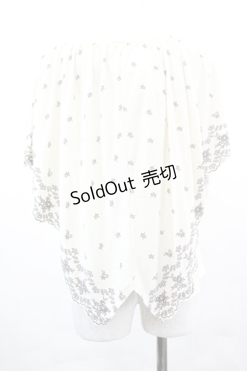 画像2: axes femme / 刺繍プリントスカラップ半袖トップス  アイボリーＸブラウン I-26-05-16-029-AX-TO-SA-ZI (2)