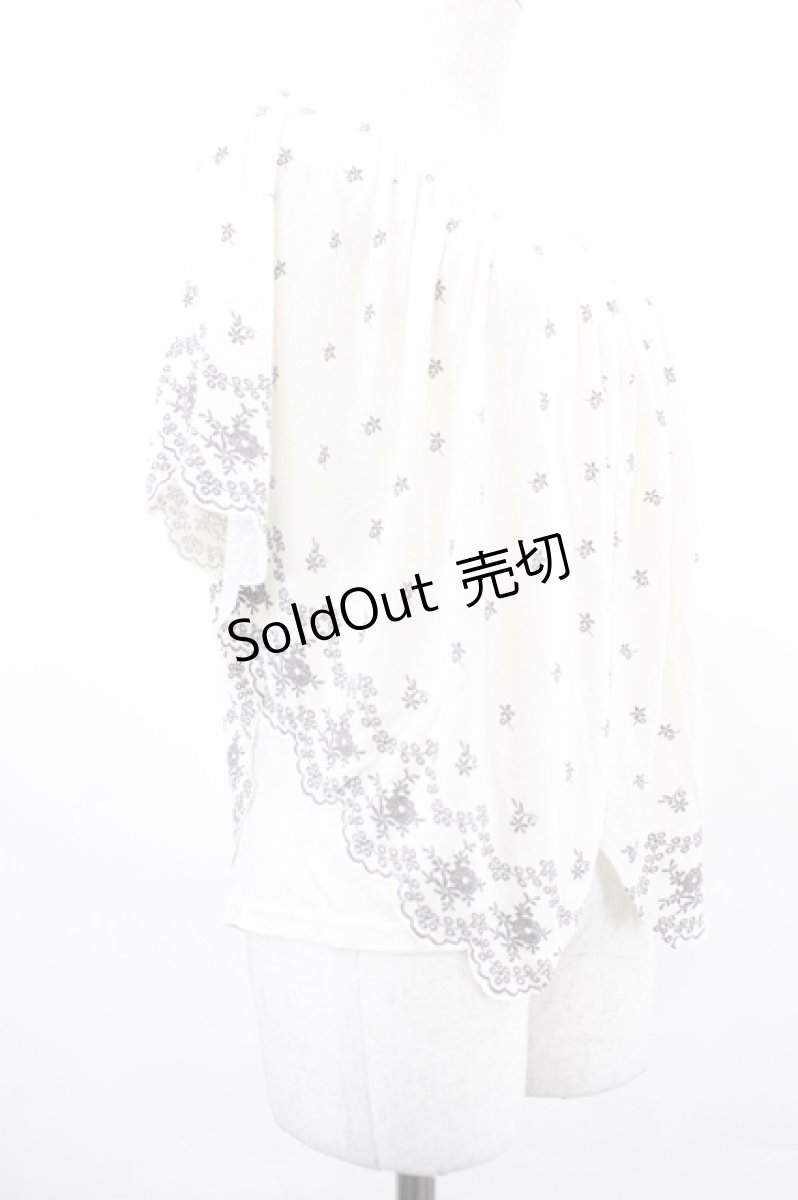 画像3: axes femme / 刺繍プリントスカラップ半袖トップス  アイボリーＸブラウン I-26-05-16-029-AX-TO-SA-ZI (3)