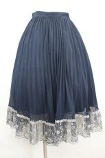 画像1: axes femme / カラー刺繍レースプリーツスカート  ネイビー I-26-05-18-109-AX-SK-SA-ZI (1)