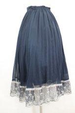 画像2: axes femme / カラー刺繍レースプリーツスカート  ネイビー I-26-05-18-109-AX-SK-SA-ZI (2)