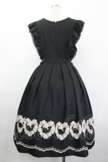 画像2: Leur Getter / フラワーハート刺繍エプロンワンピース  黒Ｘアイボリー I-26-05-20-071-LU-OP-SA-ZI (2)