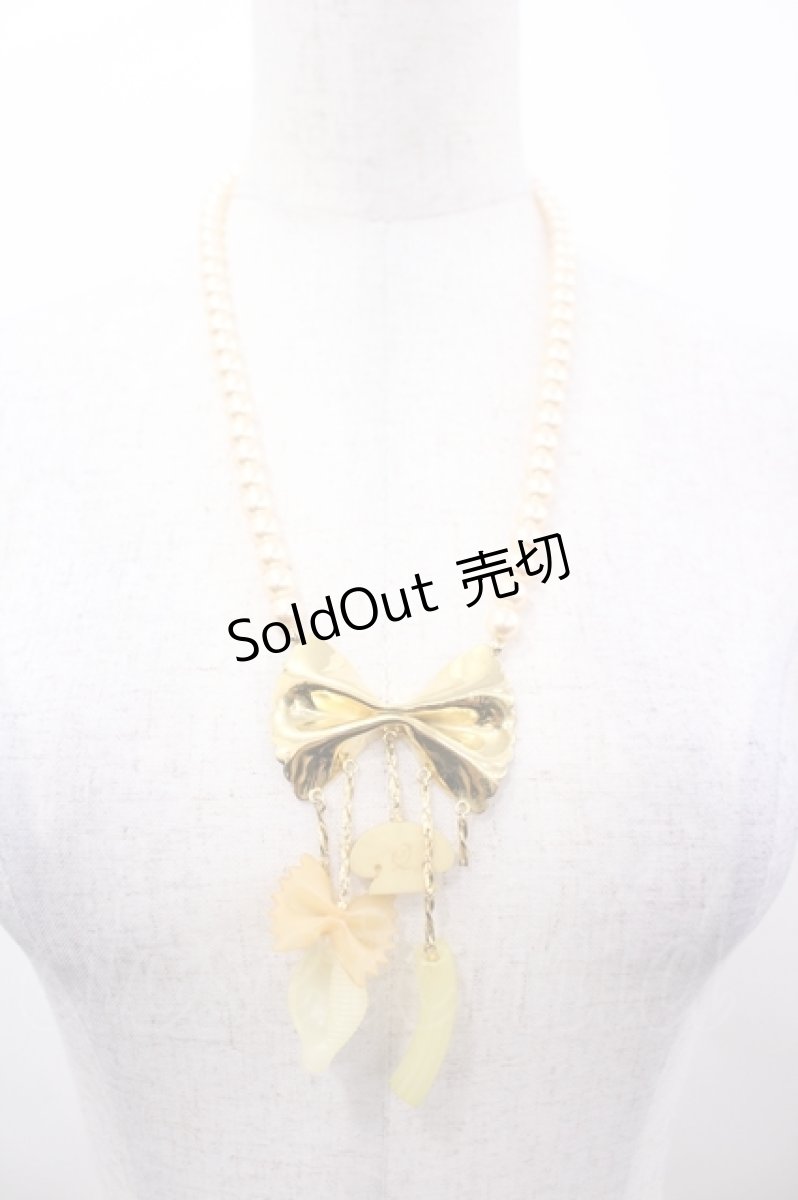 画像2: Q-pot. / Napolitain Farfalle Necklace  ゴールド I-26-05-20-114-QP-AC-SA-ZI (2)