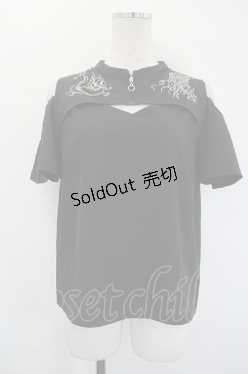 画像1: axes femme POETIQUE / ダークマリン肩開き刺繍ブラウス M ブラック I-26-05-20-014-AX-BL-SA-ZI (1)