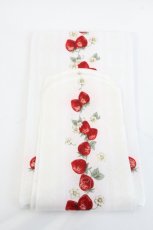 画像2: BABY,THE STARS SHINE BRIGHT / Strawberry’s Heart Drops柄オーバーニーソックス  白 I-26-05-22-110-BA-ZA-SA-ZI (2)