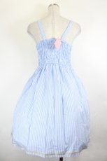 画像2: Shirley Temple / 時計ウサギ刺繍ジャンパースカート 160CM ブルーＸ白 I-26-05-24-119-ET-OP-SA-ZI (2)