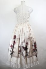 画像2: 熊逗醤（海外ロリィタ） / 薔薇&蝶プリントキャミワンピース S ピンクベージュ I-26-05-27-057-LO-OP-SA-ZI (2)